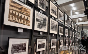 В Петербурге открылась выставка фотографий Евгения Халдея