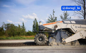 В Буграх укладывают новый асфальт на улице Шоссейная