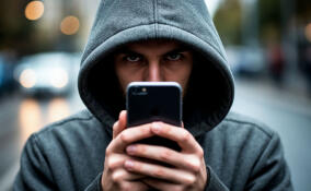 В Петербурге абитуриент стал жертвой мошенника, выдававшего себя за сотрудника вуза