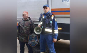 Из леса у поселка Новинка вывели заплутавшего мужчину