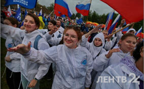 Жителей Ленобласти поздравили с Днем Государственного флага России