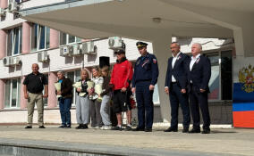 Героям СВО вручили награды в Тихвине