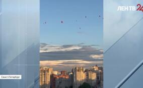 На фестивале воздухоплавания «Мечтать! Летать!» в Петербурге 20 аэростатов поднимались в небо в парке 300-летия