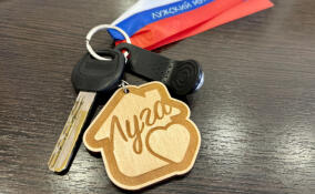 Трое сирот из Лужского района получили долгожданные квартиры