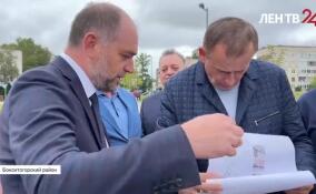 Александр Дрозденко осмотрел общественную территорию «Зеленый квадрат» в Пикалево