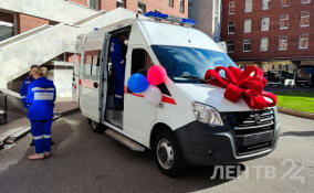 Семью новыми автомобилями пополнился парк скорой помощи в Ленобласти
