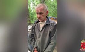 Двое наркодельцов выращивали коноплю в лесной землянке у деревни Сюрья