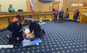 Членов правительства Ленобласти спасатели учили оказывать первую медицинскую помощь