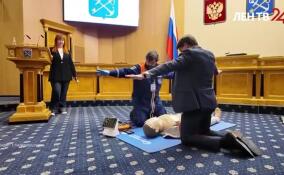 В Доме правительства Ленобласти прошел мастер-класс по оказанию первой помощи