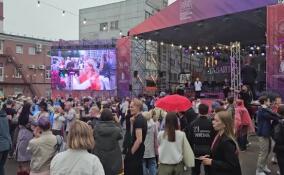 Масштабный танцевальный вечер под открытым небом прошел в Петербурге