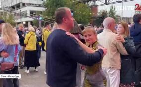 В Петербурге прошел танцевальный вечер под открытым небом