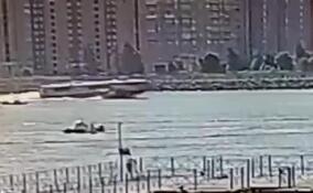 Метеор с пассажирами столкнулся с катером на Малой Неве