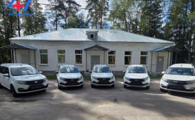 Центры психического здоровья в Ленобласти получили пять новых служебных автомобилей