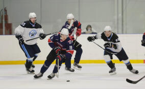 ХК «Ленинградец» победил питерский «Тайфун» в товарищеском матче