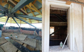 В Приоратском парке приступили к монтажу кровли на бывшей водонапорной башне