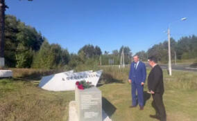 Глава Ленобласти посетил памятник «Легендарная Полуторка» в Дусьево