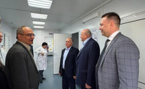 Работу нового ФАПа в Тарасово проверили Николай Емельянов и Александр Жарков