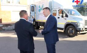 Мобильный пункт вакцинации заработал у избирательного участка в Горбунках