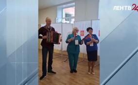 Музыкальным приветствием встречают избирателей на участке № 546 в Отрадном