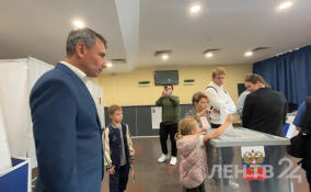 Александр Габитов проверил работу наблюдателей на избирательном участке в Тосно