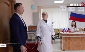 Александр Жарков посетил избирательные участки при медучреждениях Ленобласти