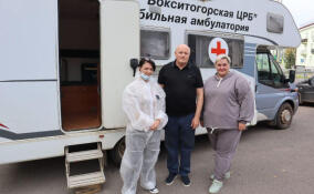 У избирательного участка в Бокситогорске работает мобильный пункт вакцинации