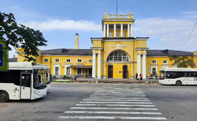 Свыше 90 автобусных рейсов организовали для замены остановившихся электричек в Ленобласти