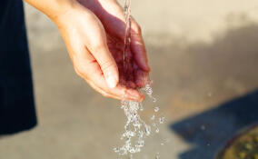 Жители Отрадного остались без воды из-за прорыва трубы на Заводской улице