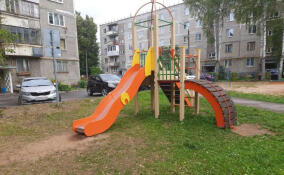 Прокуратура заставила администрацию Тихвинского района привести в порядок детские площадки