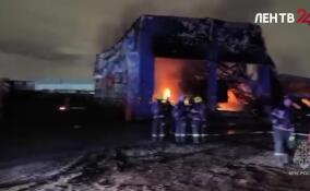 В Шушарах ночью тушили автосервис