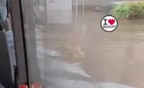 В Выборге из-за сильных осадков ливневая канализация работает в режиме предельной нагрузки