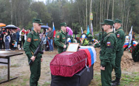 В Кировске проводили в последний путь участника СВО Владимира Кузнецова