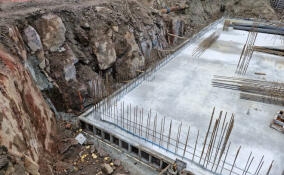 На стройплощадке новой поликлиники в Выборге завершился первый этап работ