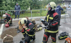 Команда Леноблпожспаса одержала победу в соревнованиях газодымозащитных служб в Петербурге