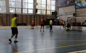 Турнир по флорболу проходит в Гатчине