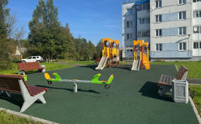 Во дворах Дубровки открыли две новые детские площадки