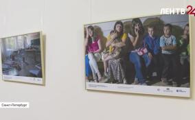 В Заксобрании Ленобласти открылась фотовыставка «Хроники террора украинского неонацистского режима»