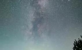 В Ленобласти в телескоп поймали комету, Плеяды и туманность Сердце