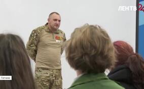 Волонтеры и члены студенческих отрядов встретились с ветераном СВО