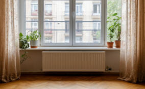 Утечка на теплотрассе в микрорайоне «Аэродром» в Гатчине оставила жителей без горячей воды и отопления