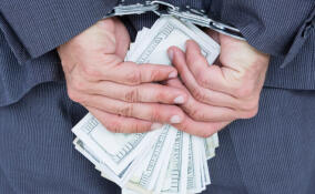 Участкового из Всеволожского района обвинили в получении взятки