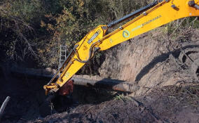 В Киришах аварию на трубопроводе устранили без отключения воды