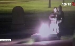 В Петербурге задержаны подозреваемые в осквернении мемориала на Марсовом поле