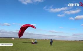 На аэродроме Сиворицы ветераны СВО прыгнули с парашютом