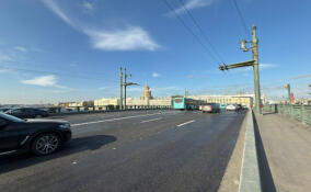 В Петербурге открыли Дворцовый мост после капремонта
