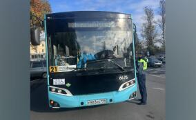 В работе автобусов №21 и №22 в Гатчине выявили нарушения