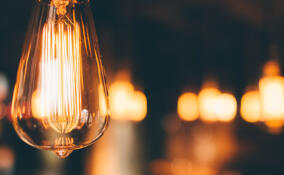 Глава комитета по ТЭК взял на контроль проблемы со светом в Кировском районе