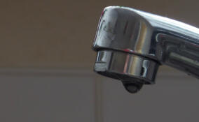 Жителям Волхова вернули холодную воду после аварии