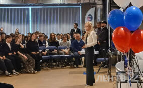 Екатерина Мизулина встретилась с петербургскими школьниками