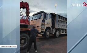 В Ленобласти водитель самосвала скрылся во время проверки, забыв грузовик и документы